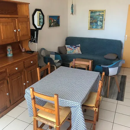 F2 En Front De A Apartment
