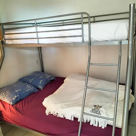 F2 En Front De A Apartment *